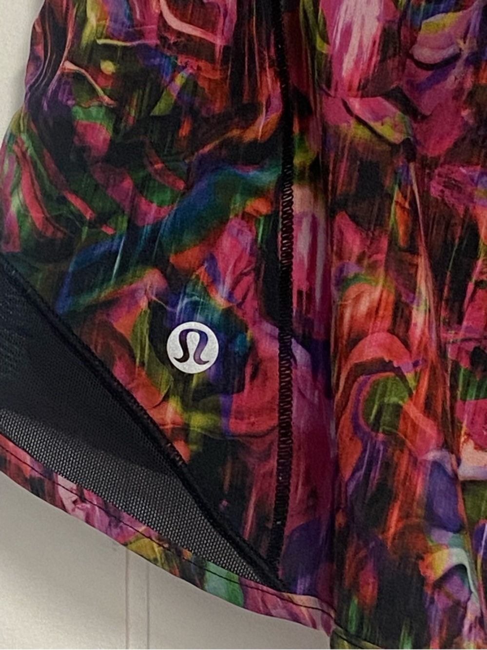 Lululemon Hotty Hot Shorts Size 12 Low Rise 4” Inseam - Picture 3 of 9